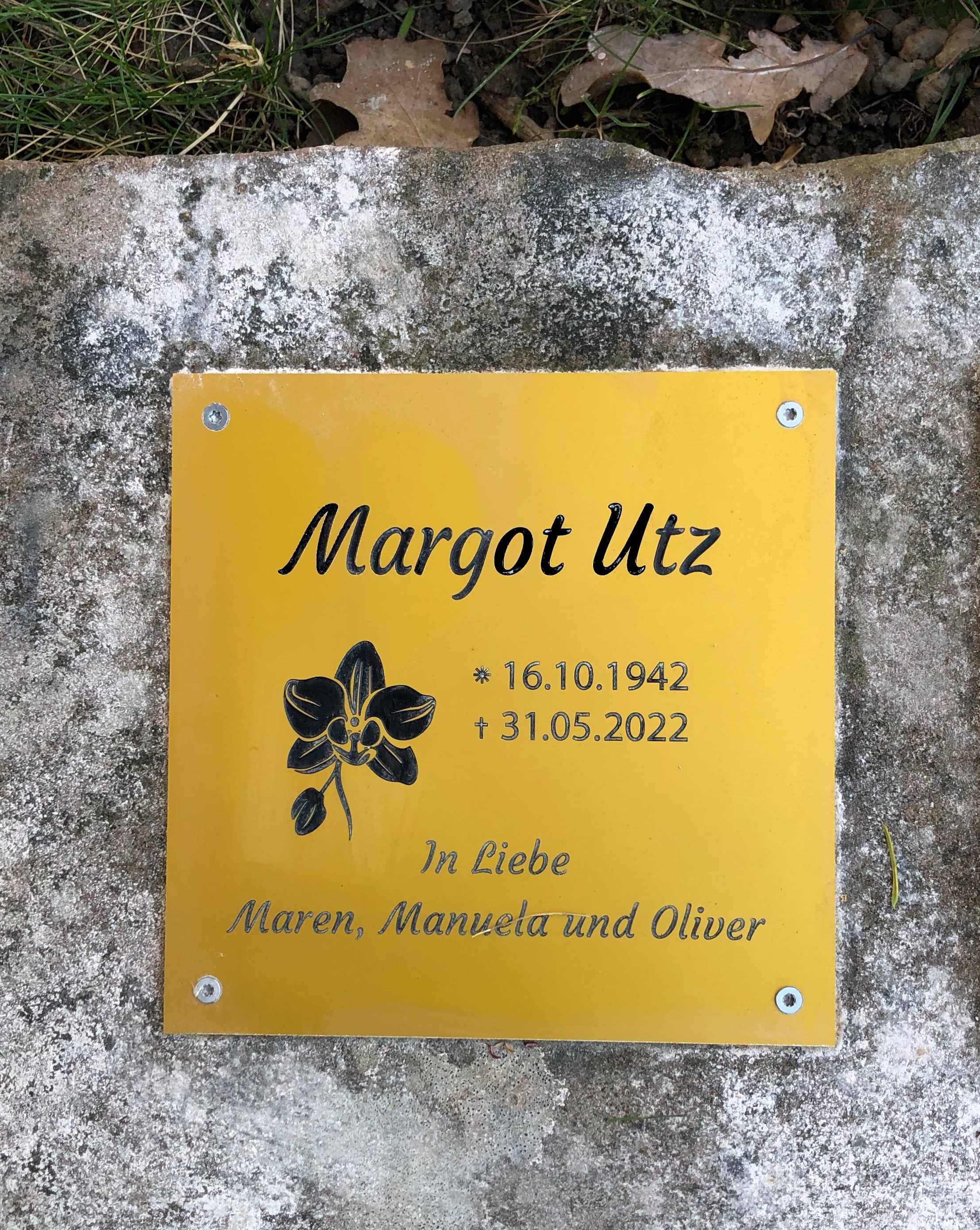Montiertes Grabschild aus Aluminium in Ettlingenweier